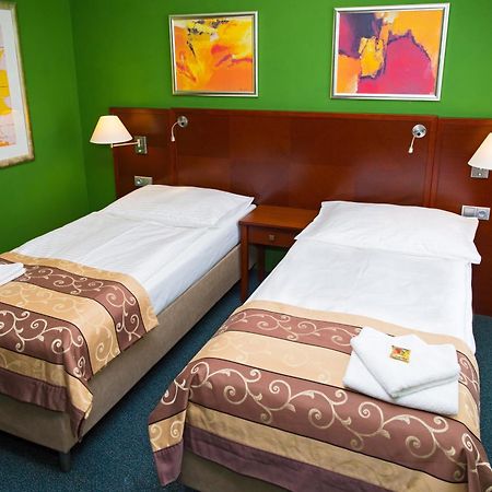 Hotel Rieger Garni Jicin Luaran gambar