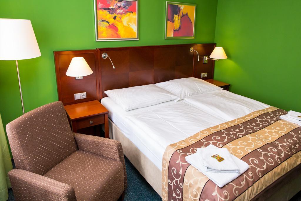 Hotel Rieger Garni Jicin Luaran gambar