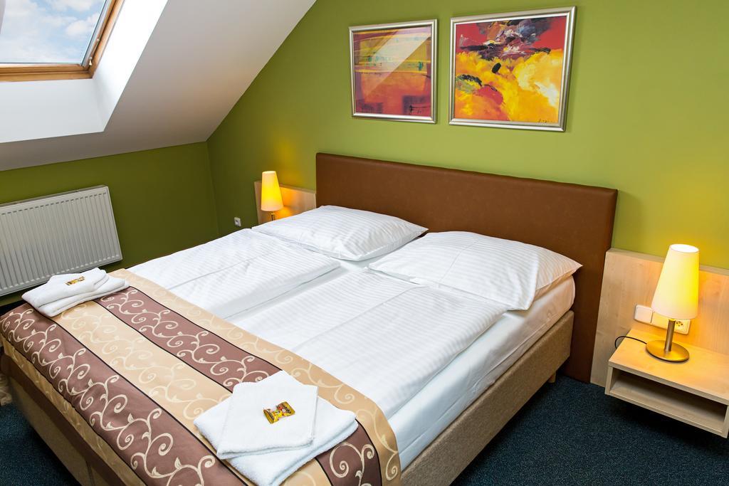 Hotel Rieger Garni Jicin Luaran gambar
