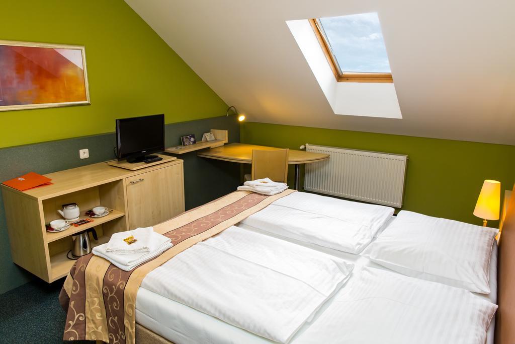 Hotel Rieger Garni Jicin Luaran gambar