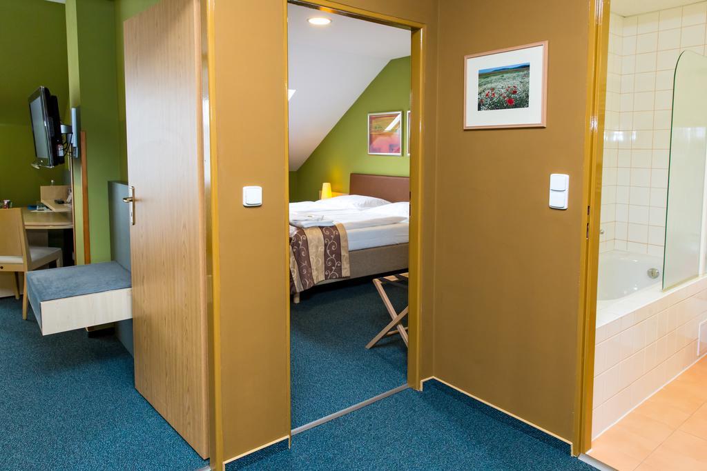 Hotel Rieger Garni Jicin Luaran gambar